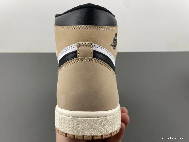 WMNS FD2596-021 Latte 1 OG High Air Jordan 0709